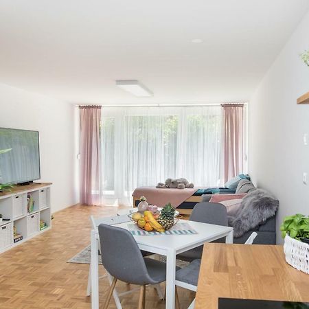 Family Apartment With Garden Любляна Екстер'єр фото
