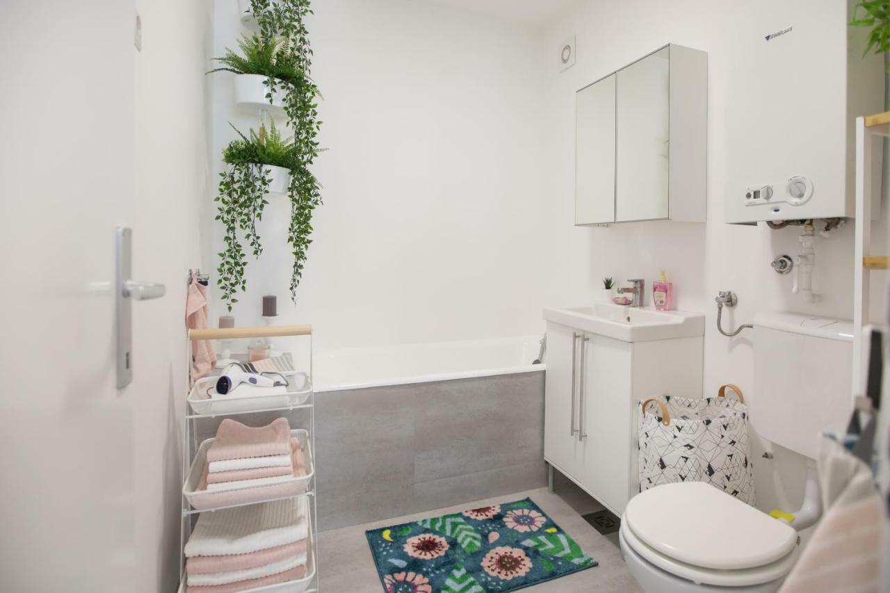 Family Apartment With Garden Любляна Екстер'єр фото
